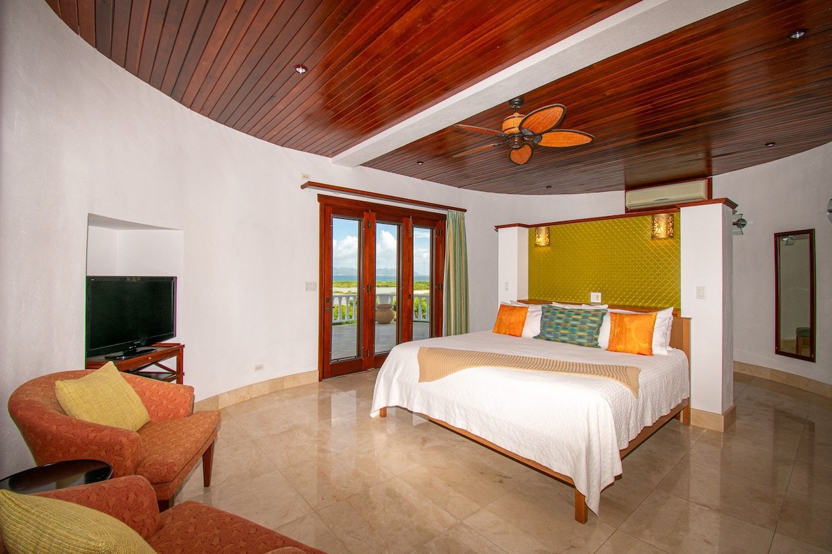 2 Pools/2 Hot Tubs/2 Golf Carts – 2 min. to Beach gallery image 4