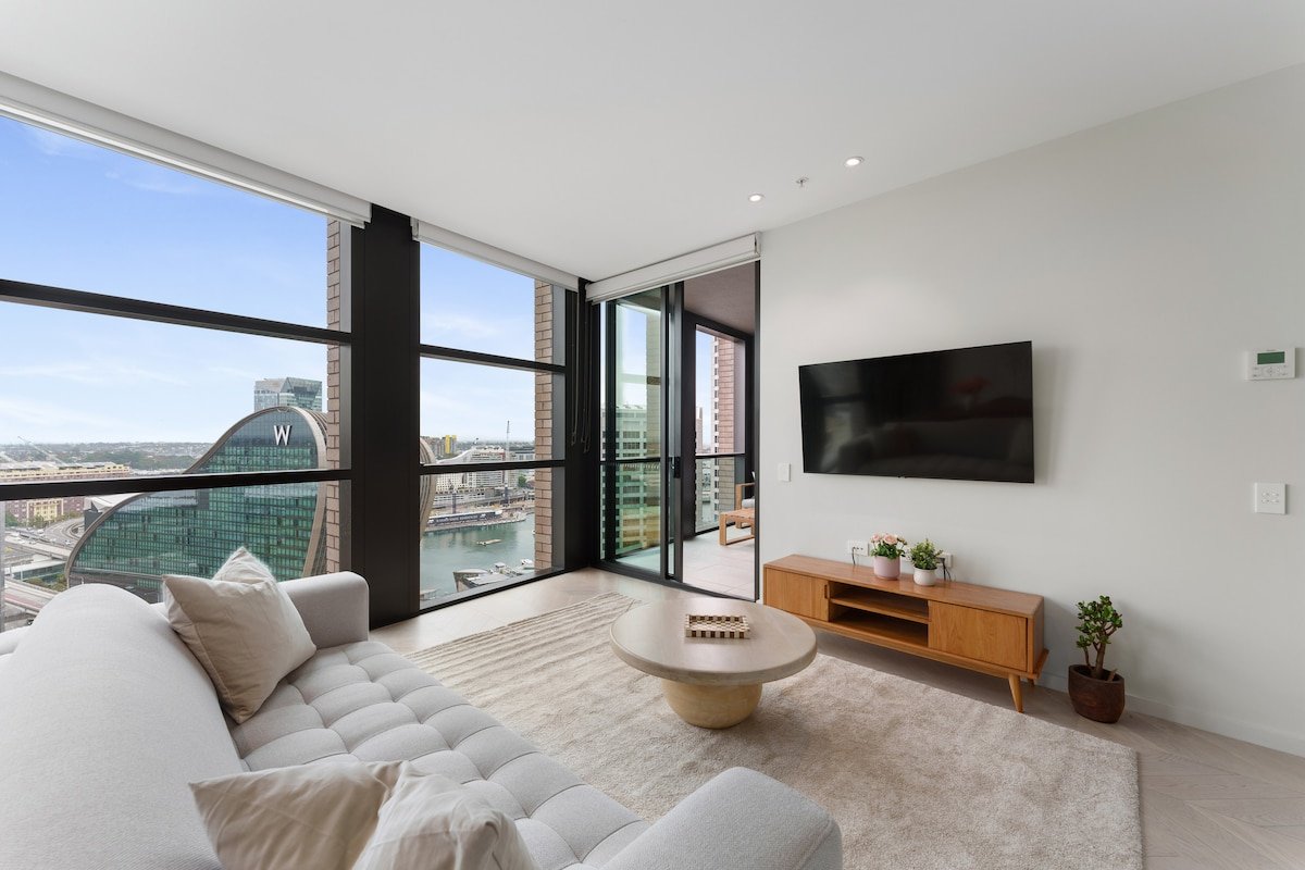 Darling Harbour Views, Fireworks & Free Parking gallery image 2