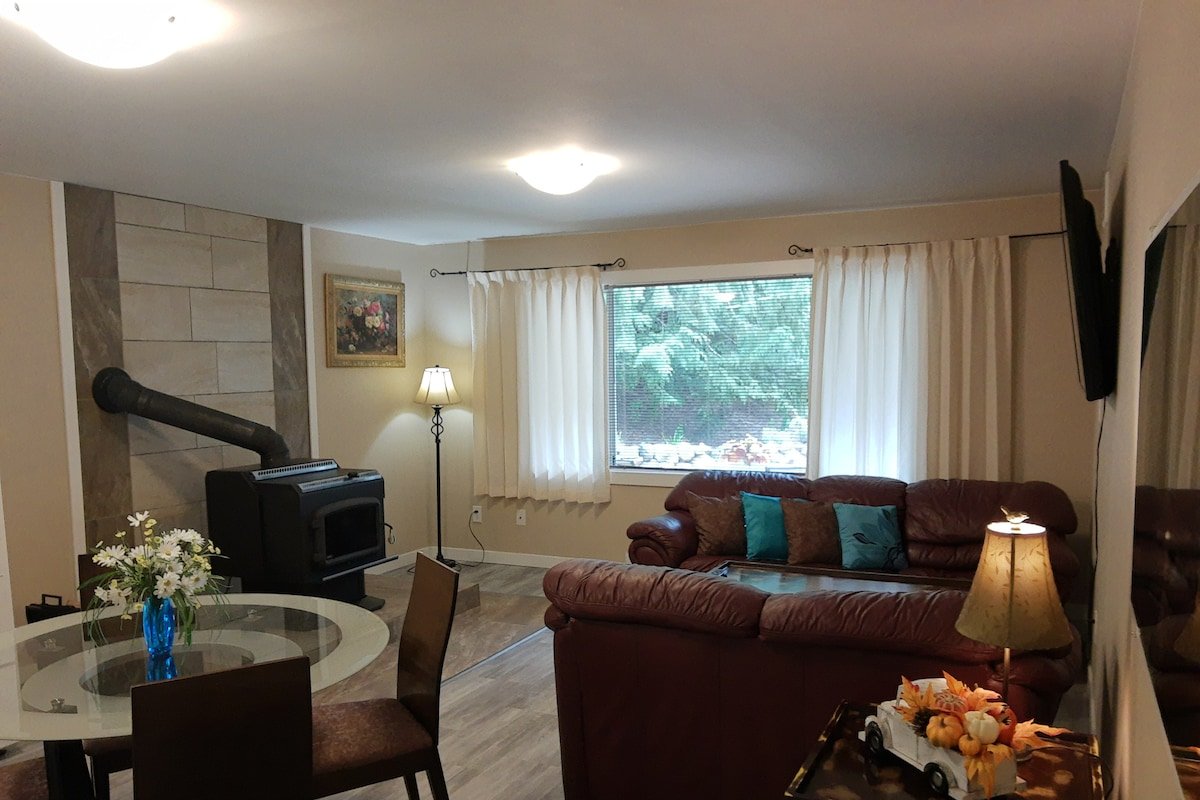 Forest Cove two bedroom 3 beds guest suite gallery image 3