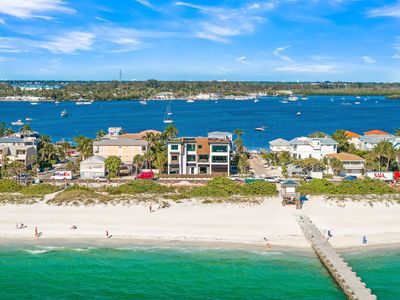 Luxury home! Pool, Bikes, Beach View – Dream State