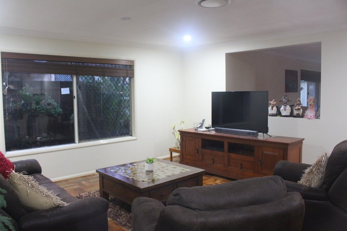 Cosy, green home in Forest Lake gallery image 4