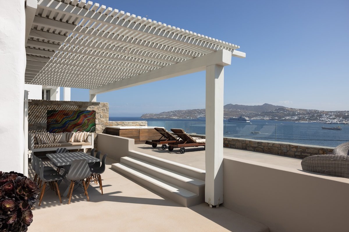 Home with Private Jacuzzi & Shared Swimming Pool gallery image 4