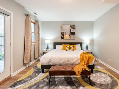 Old Town/Lincoln Park Luxury Home Garage & Rooftop