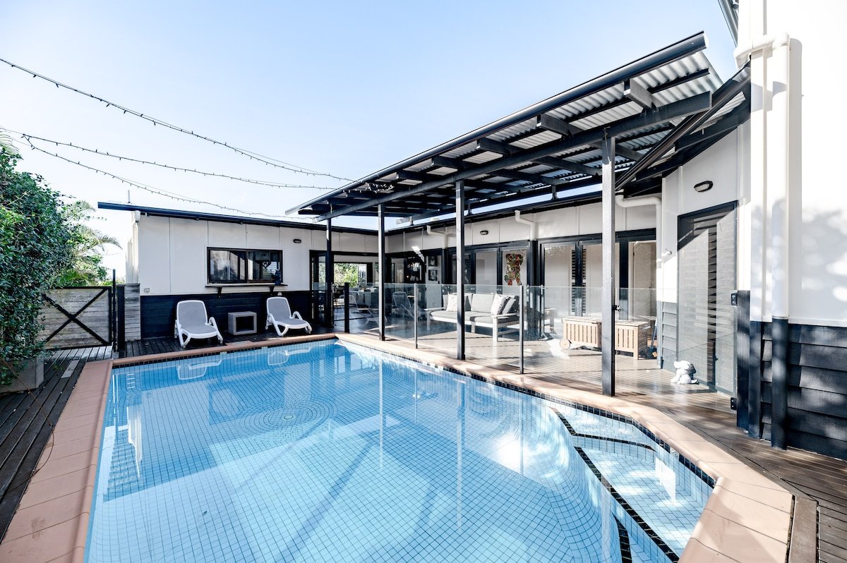 Absolute Beachfront House with Pool & Views gallery image 4