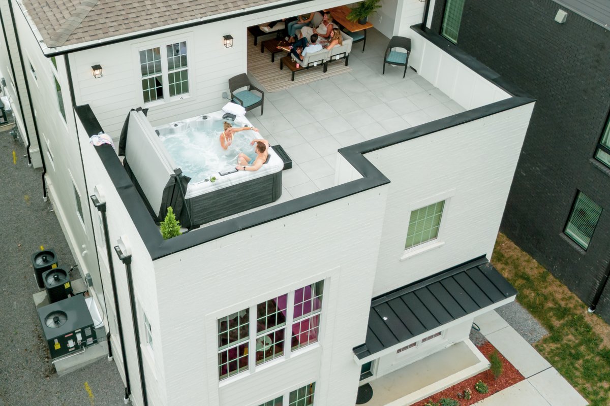 Two New Homes | 2mi to Broadway| Rooftop HotTub