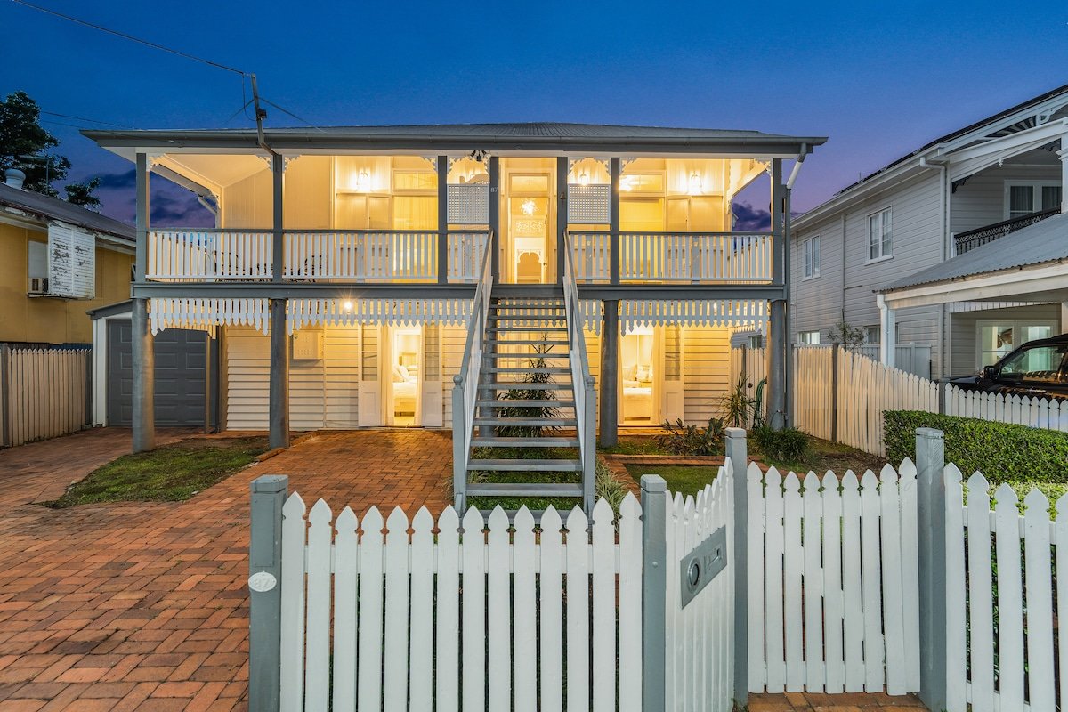 Spacious 5-bed Queenslander, 200m to CityCat gallery image 3