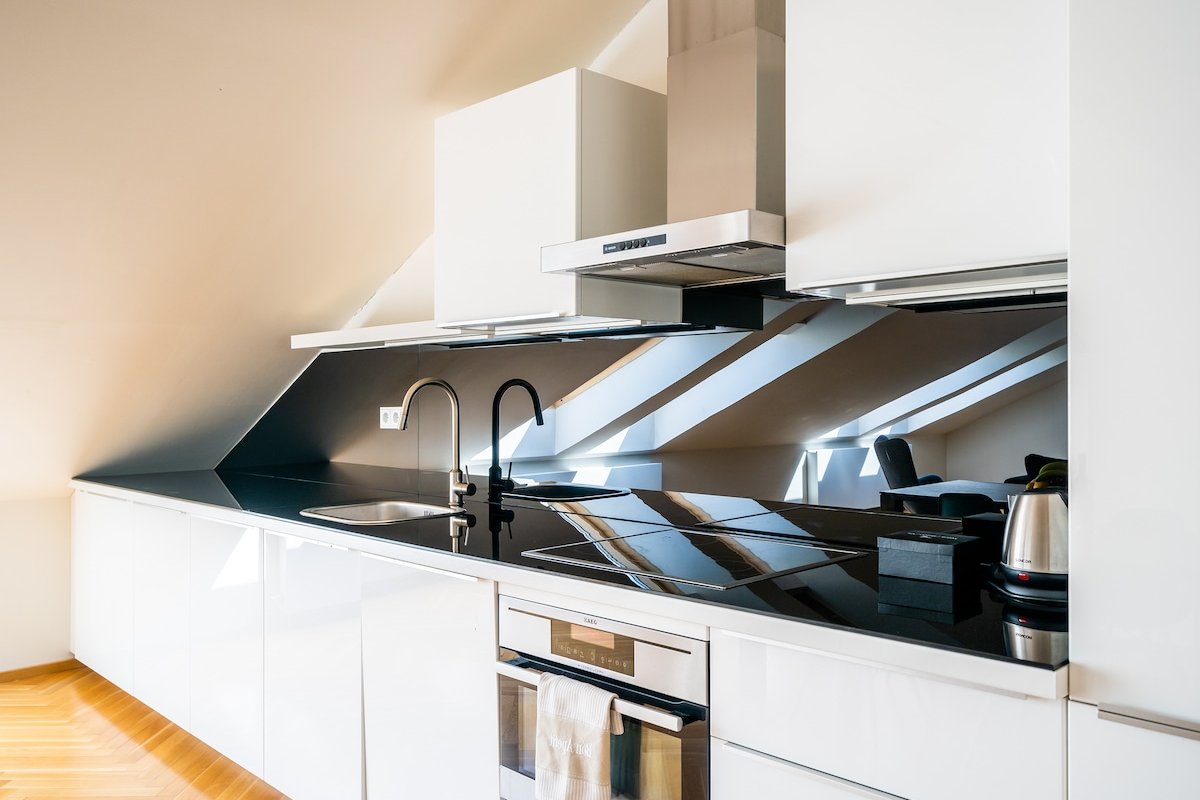 3BR+1.5 BATH+A/C Luxurious CENTRAL Wilson apt gallery image 5