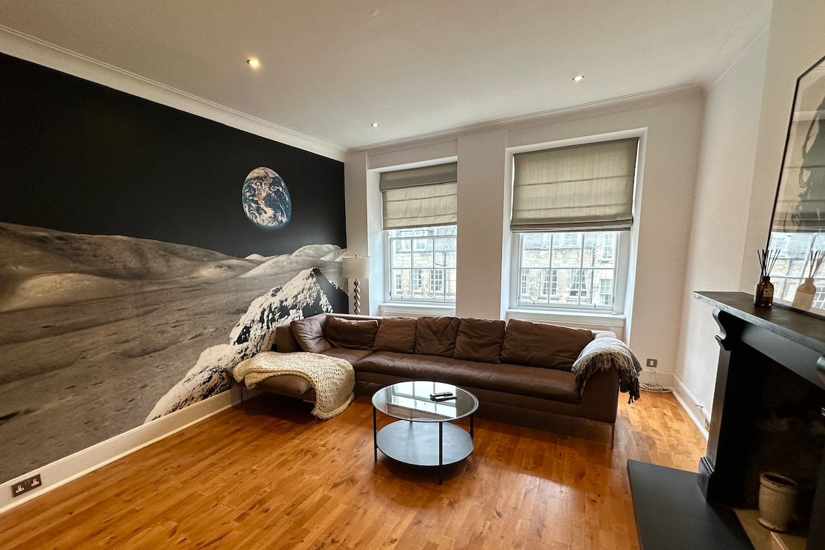 Amazing Royal Mile Apartment. gallery image 2