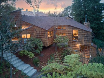 A Rockridge oasis steps from the center of it all