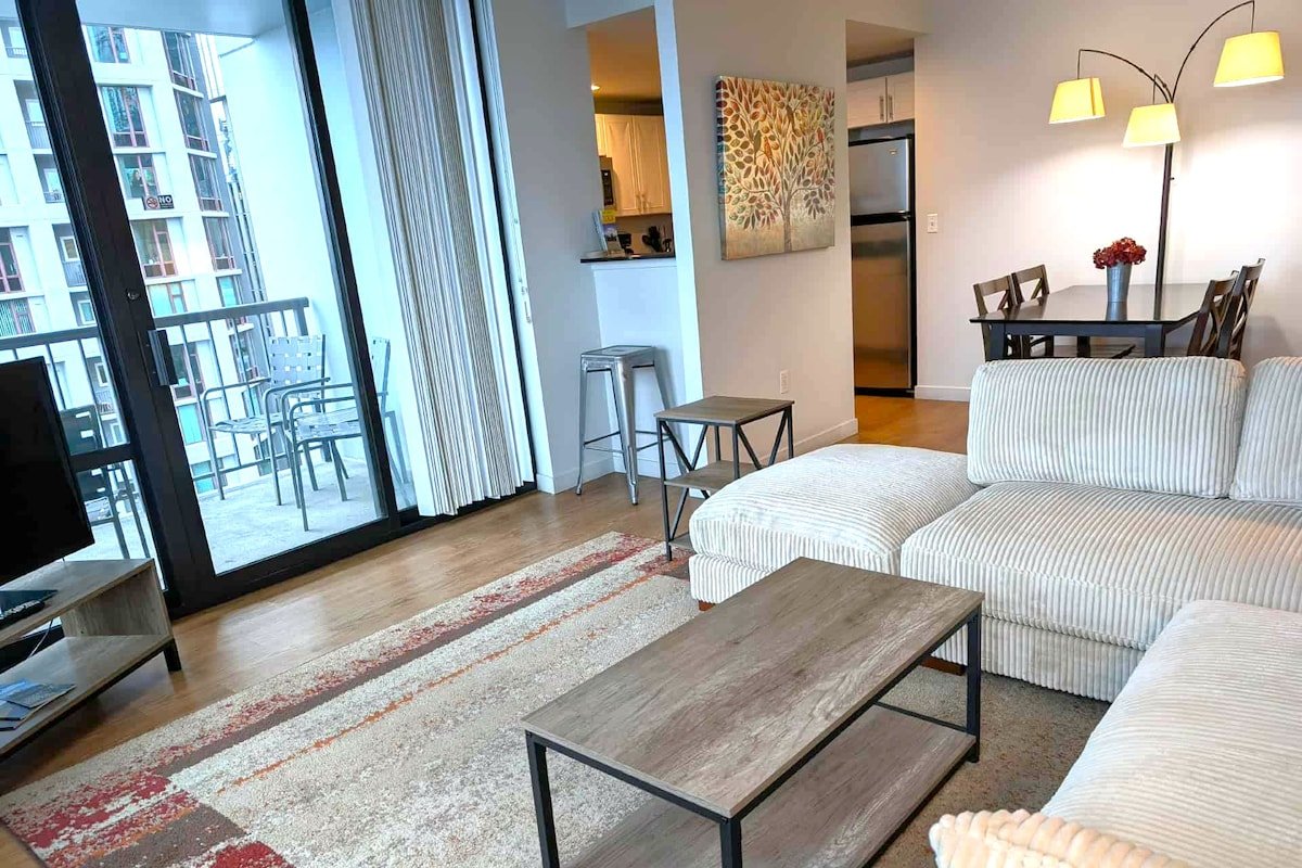 Harbor Steps, Prime Downtown Location, Water Views gallery image 3