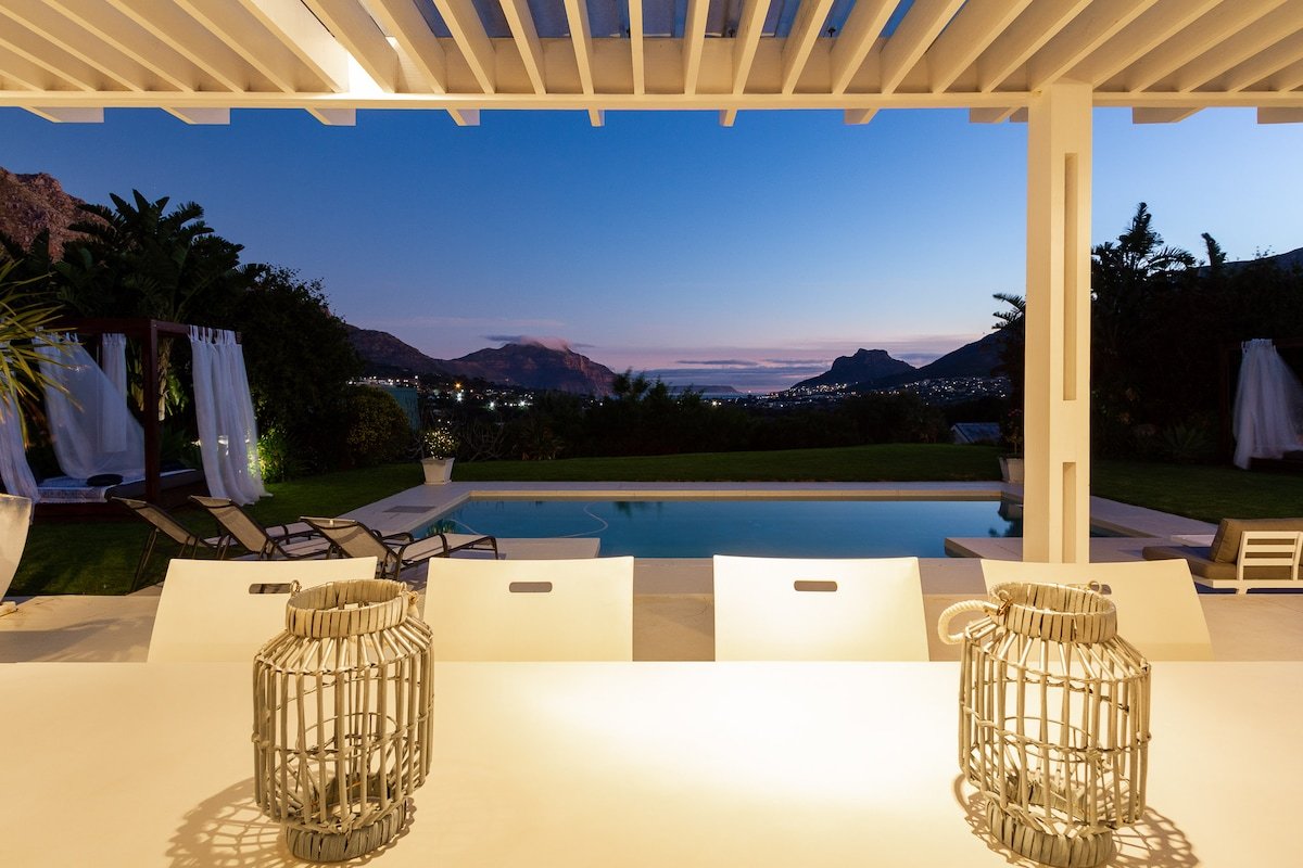 8 Bed Villa with Pool and large Garden – Sea Views gallery image 4