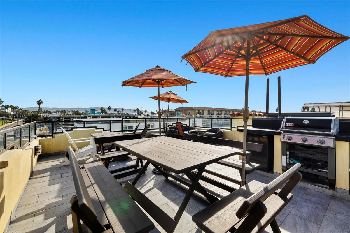 Beach Villa, Ocean Views, Rooftop Deck Grill gallery image 3