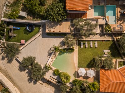 Countryside villa with hot tub and 2 pools!