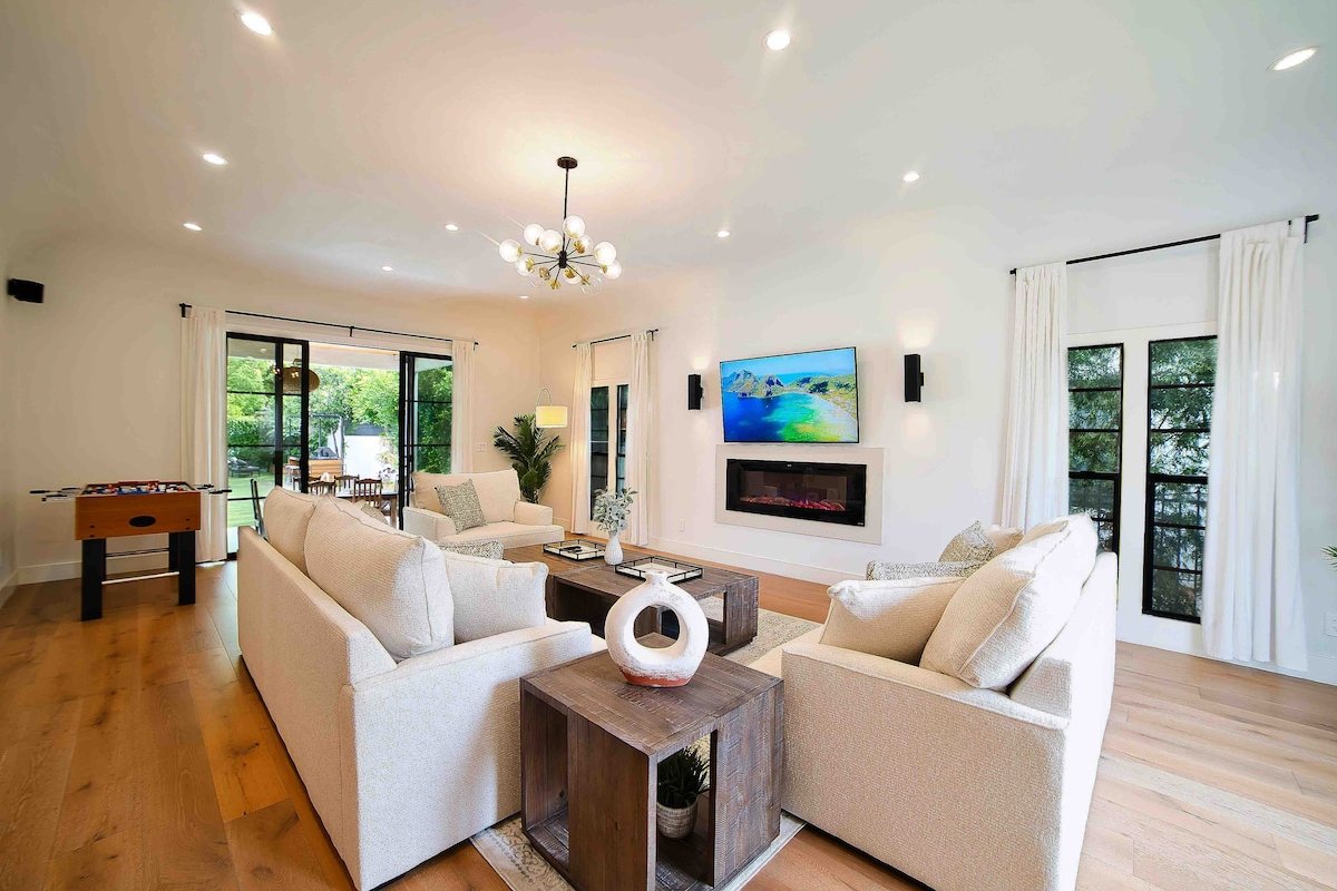 Elegant 6BD Villa- Pool & Fireplace -Beverly Hills gallery image 5