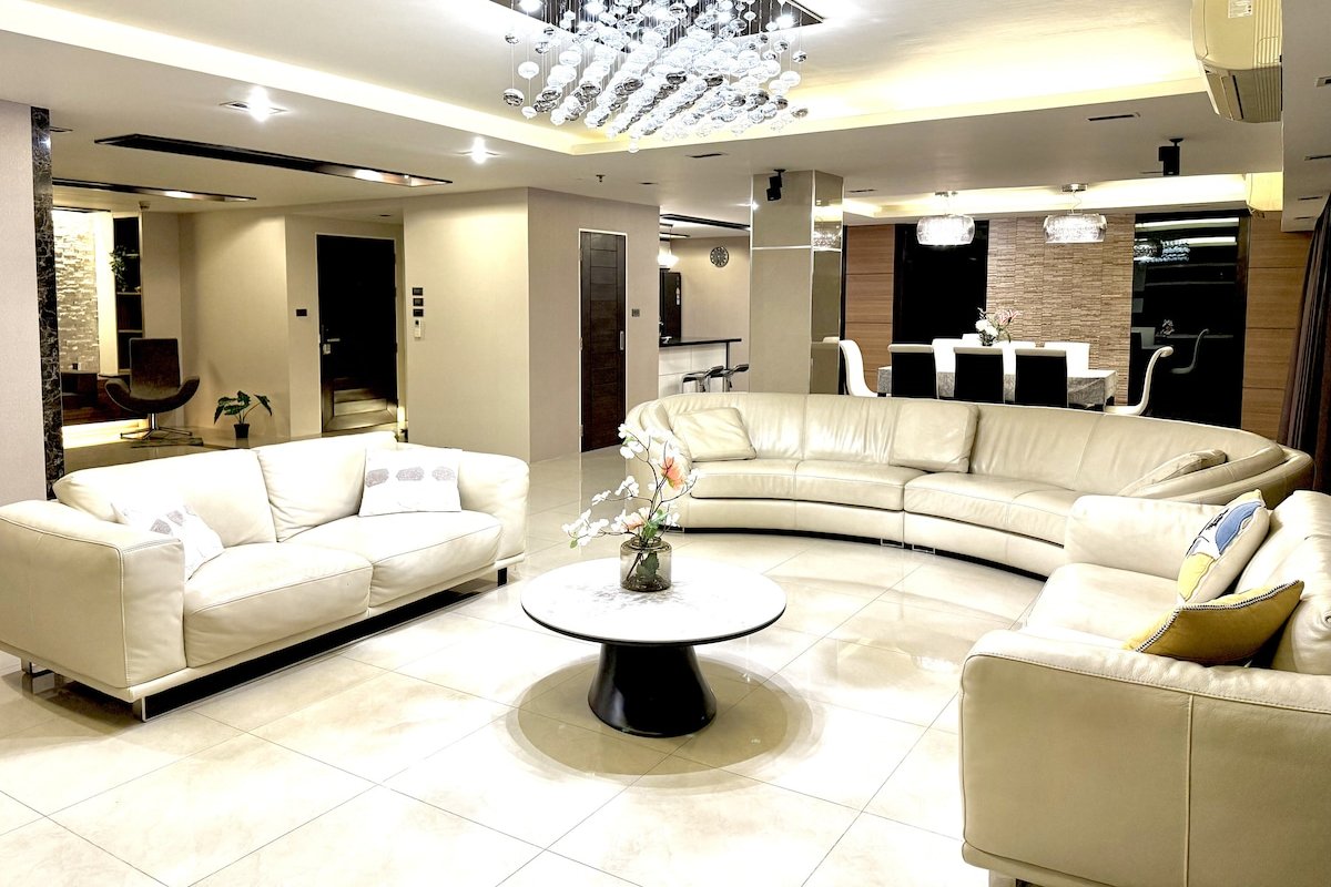 Spacious 5-BR 6-Bath Home by BTS On Nut, Sukhumvit gallery image 3