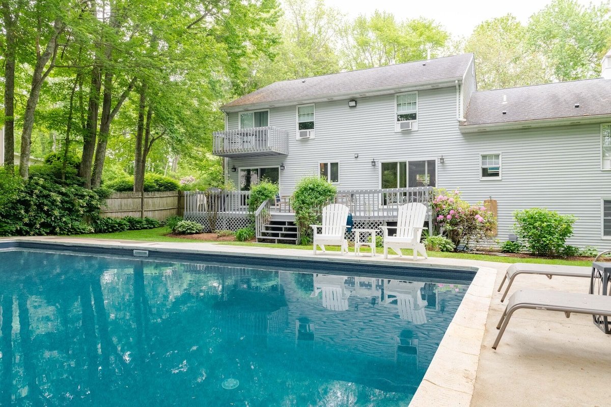 3 miles to beach with pool and large deck; 6BR/4BA gallery image 4