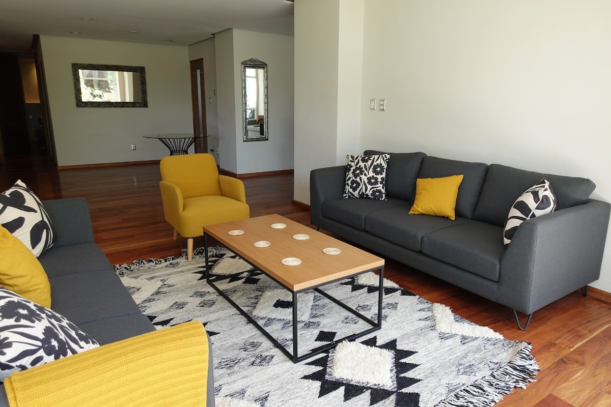 Spacious, light-filled apartment – Panoramic views gallery image 5