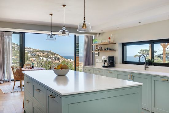 Photo 4 of Villa Paradise accommodation in Llandudno, Cape Town with 5 bedrooms and 7 bathrooms