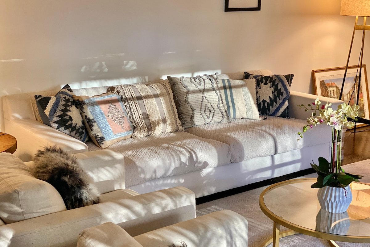 Entire villa on Sunset Strip gallery image 3