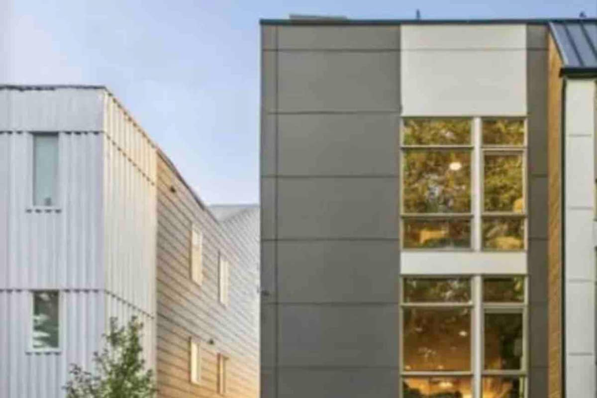 LUXURY ALKI BEACH TOWNHOME w/ ROOFTOP & GREAT VIEW gallery image 2