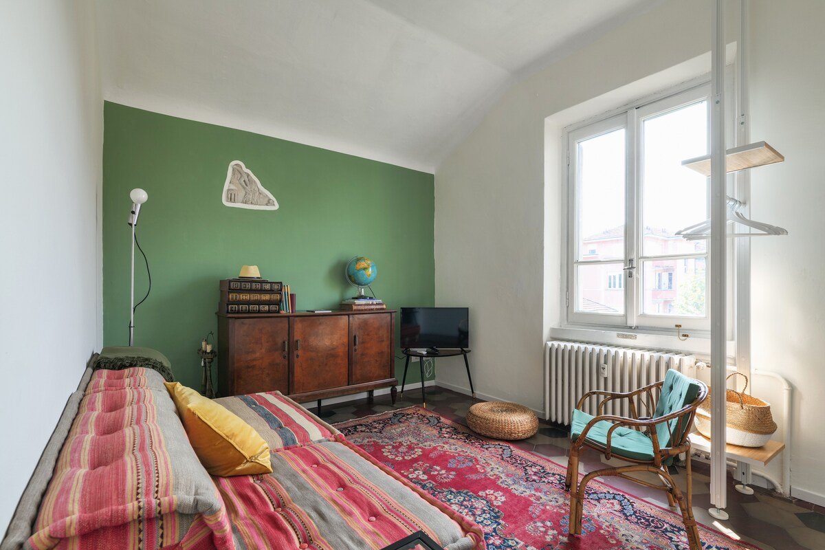 Bright, quiet, cozy home in Città Studi gallery image 3