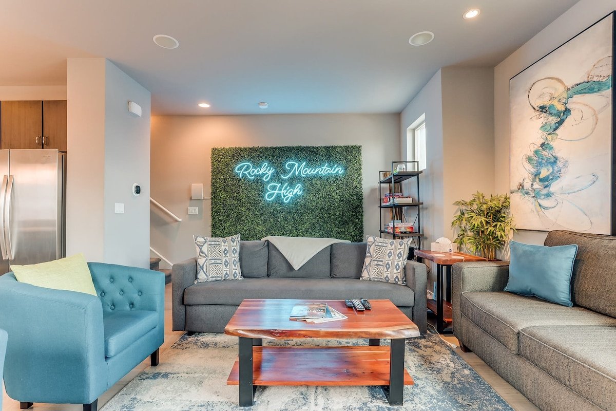 Modern, Spacious Townhouse Mins from Downtown gallery image 5