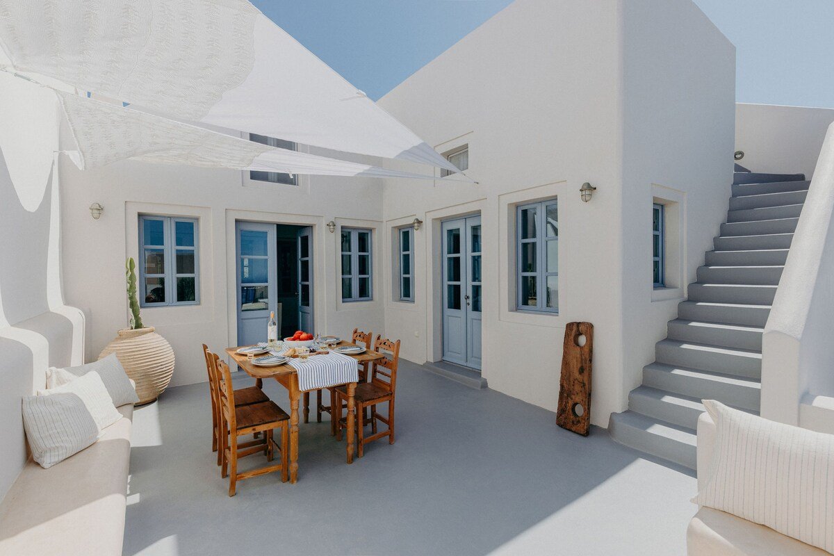 The Blue Door Oia villa by Spitia gallery image 5