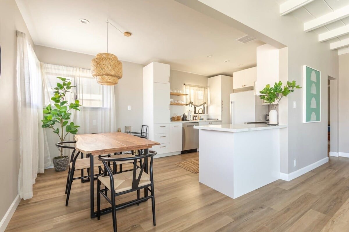 Designer Home | Ocean View | Near Beach | Parking gallery image 5