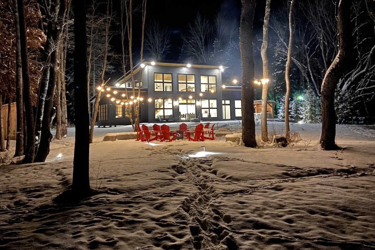 Muskoka Luxury Cottage near Huntsville with Sauna