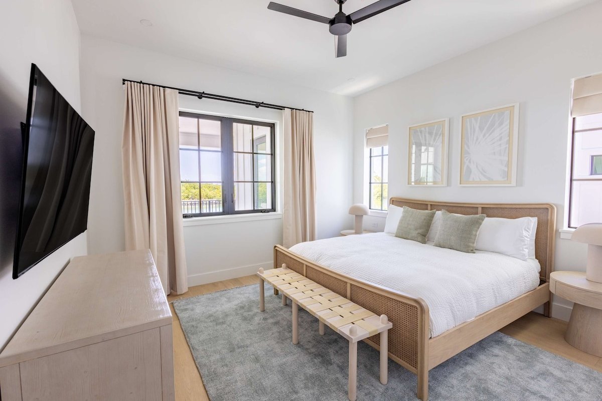 The Starboard House at Solaire Lunara Bay gallery image 4