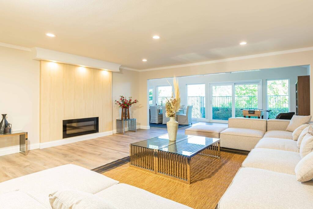 Luxury Pool Home in Glendora Foothills Retreat gallery image 3