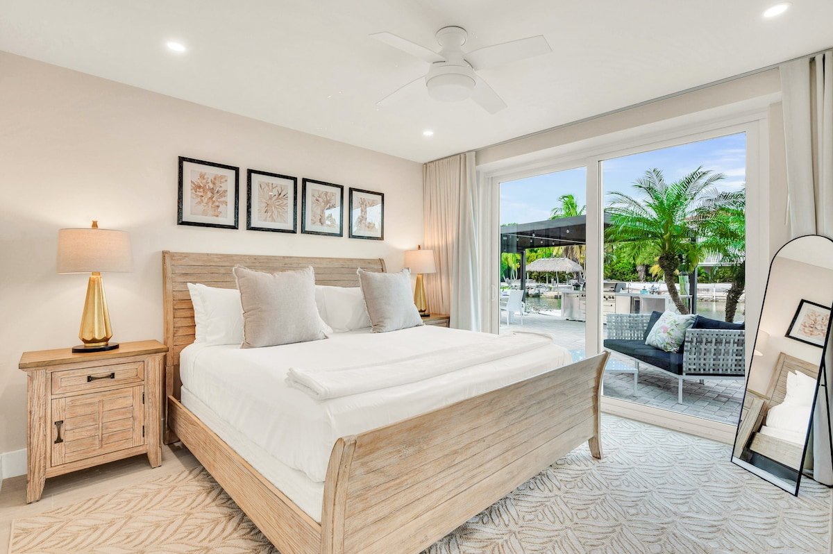 Peninsula Villa | Boat Dock | Heated Pool | Sunset gallery image 3