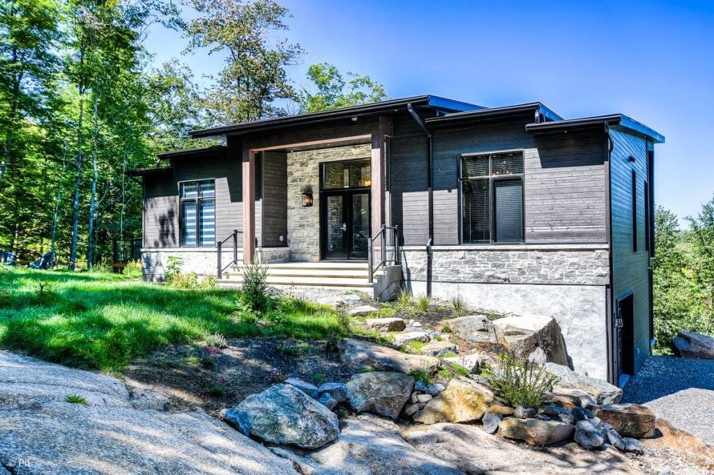 Luxurious Modern Mansion – Private Jacuzzi & Sauna gallery image 5