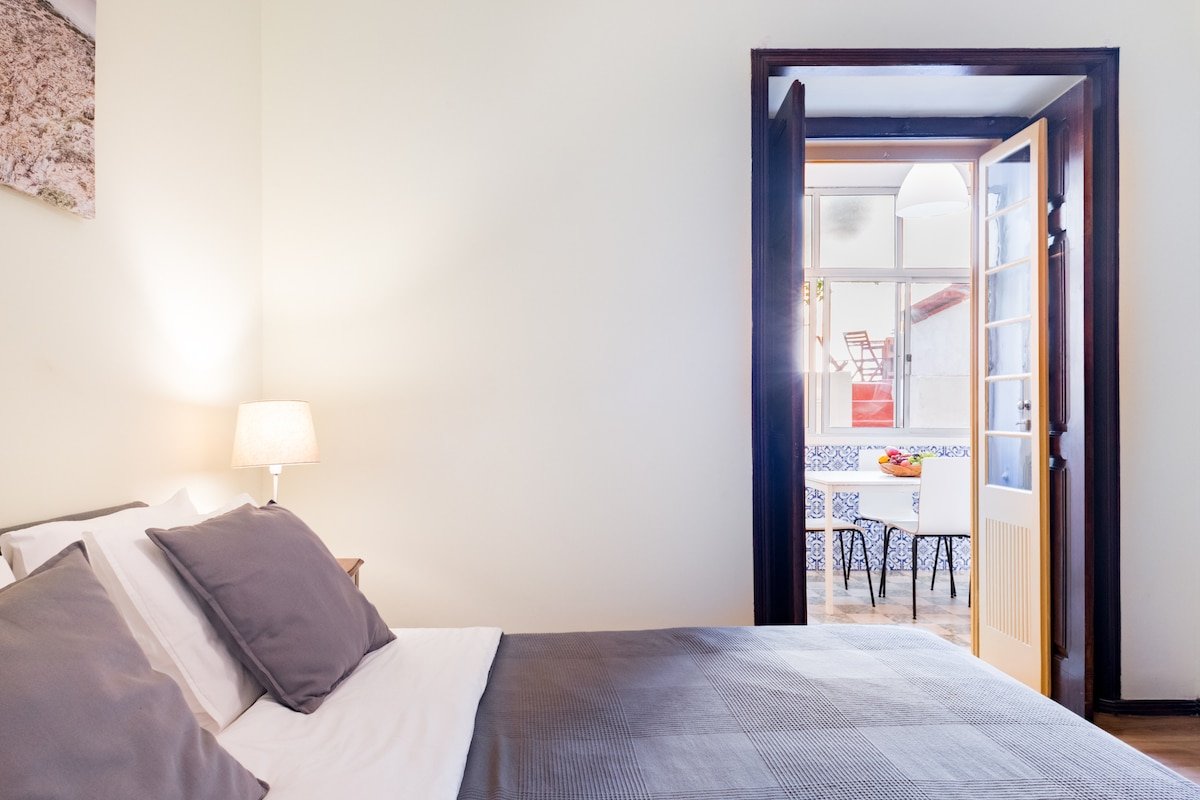 Belém Vintage Superb Private Terrace with amazing view to Igreja da Memória gallery image 4