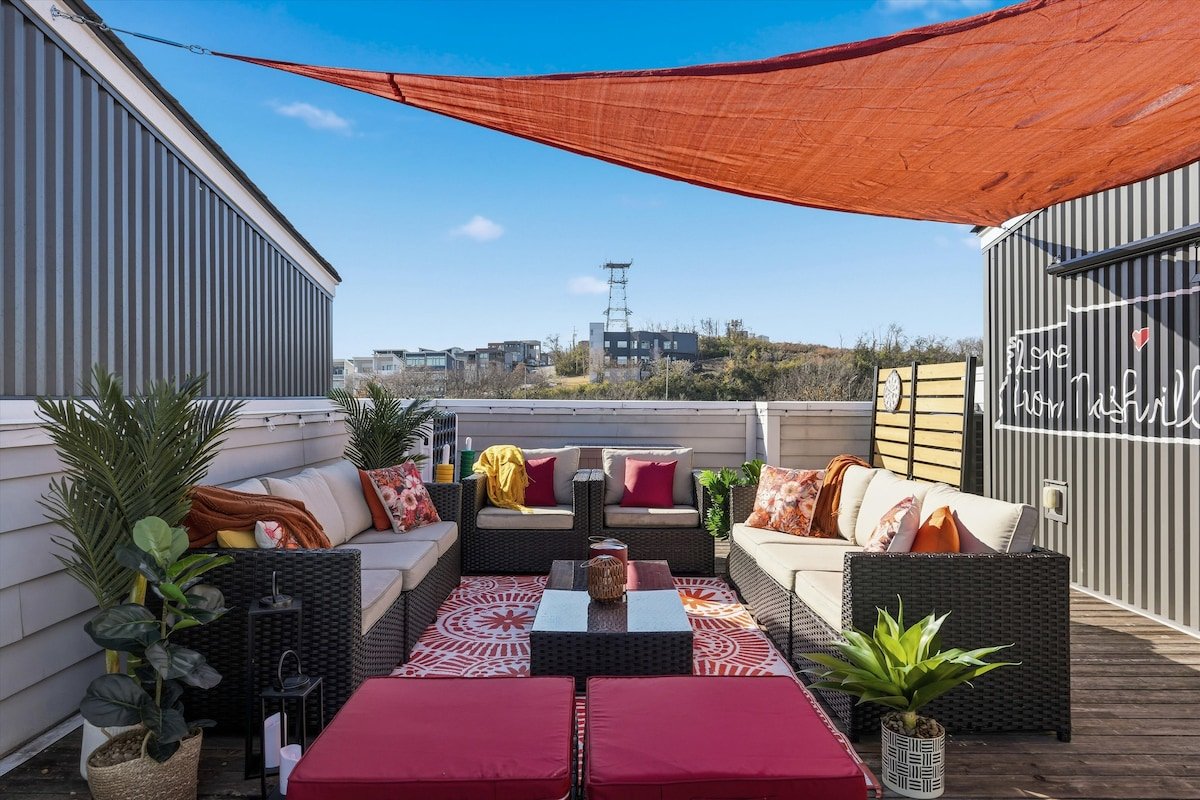 Roof Top Deck -NO BUNKS – Pet and Kid friendly gallery image 3