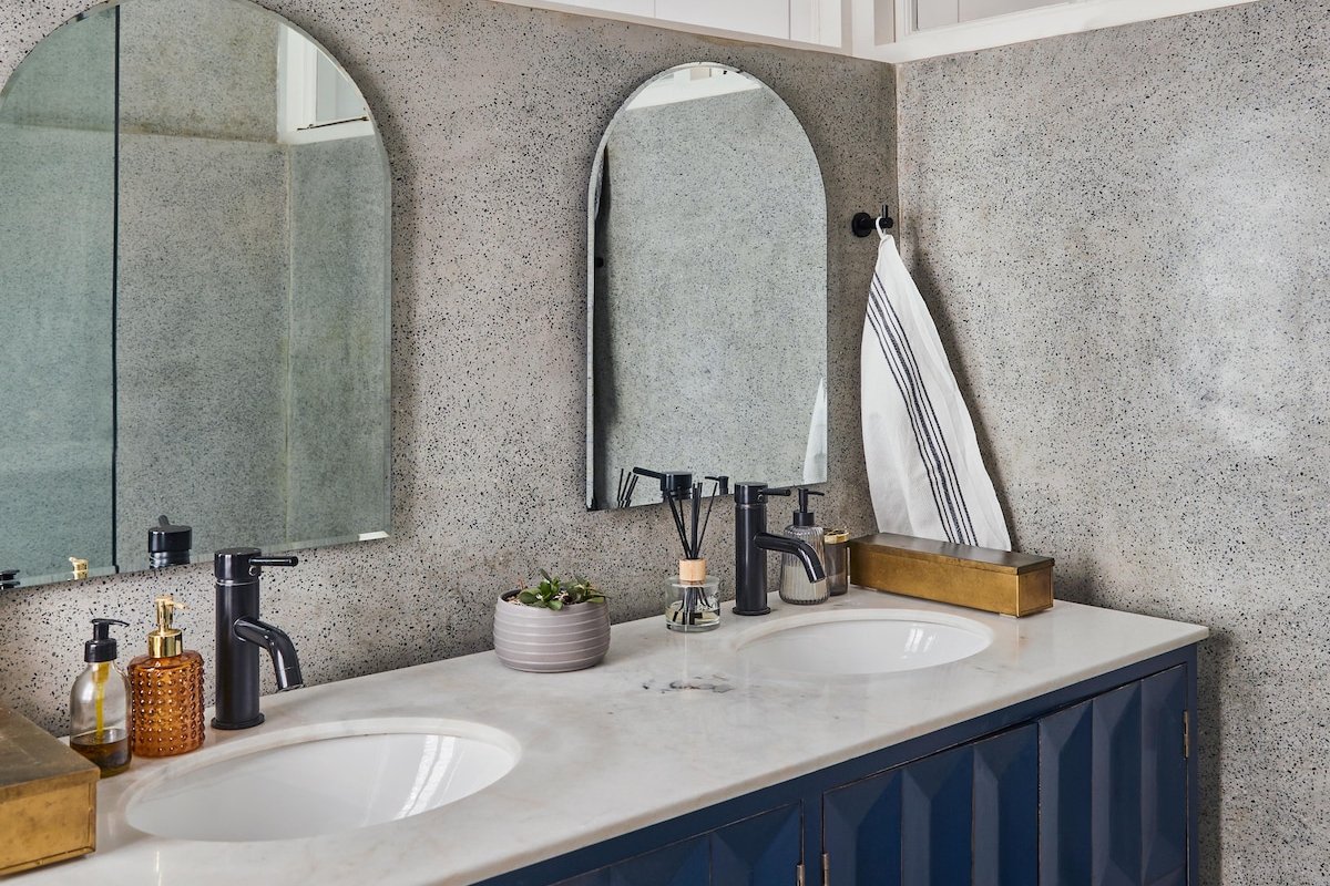 Charming, Sea Point 2 bed Home gallery image 5