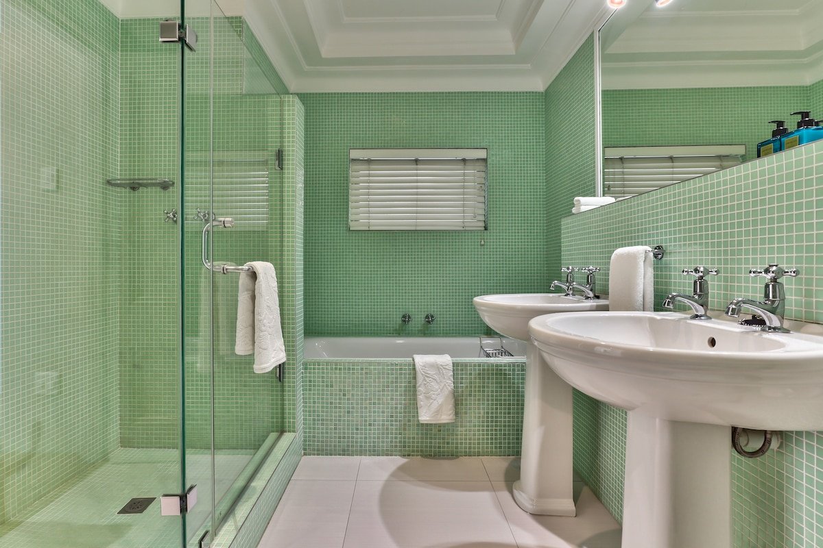 The coastal enclave, Bantry Bay gallery image 5