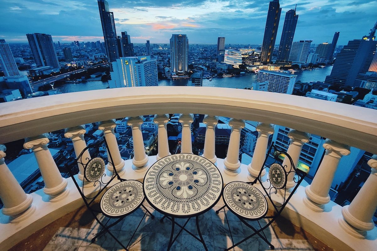 landmark skyscraper BTS Saphan Taksin Iconsiam gallery image 3