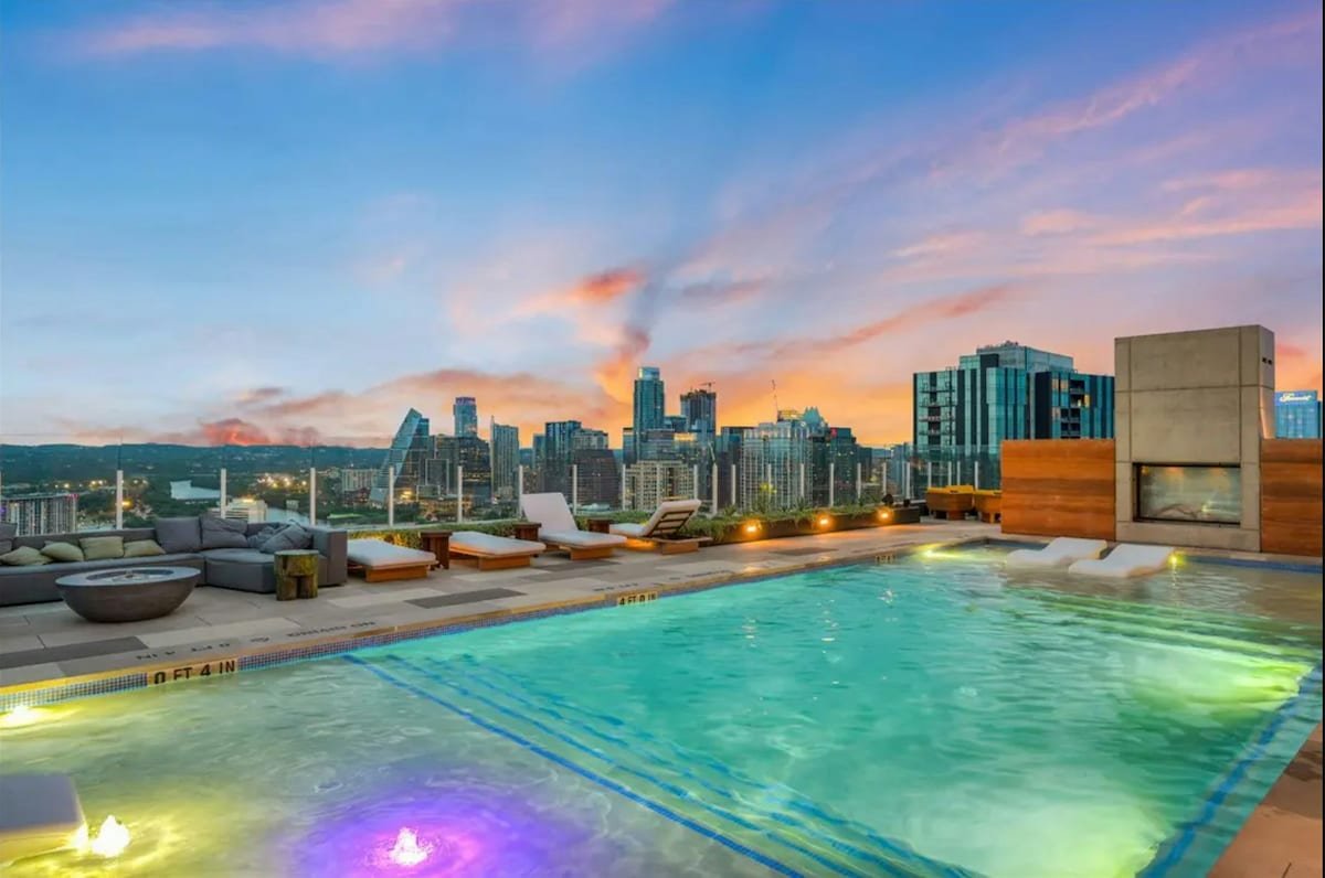 Huge 2BR Lakefront Natiivo Austin 29th-Floor gallery image 4