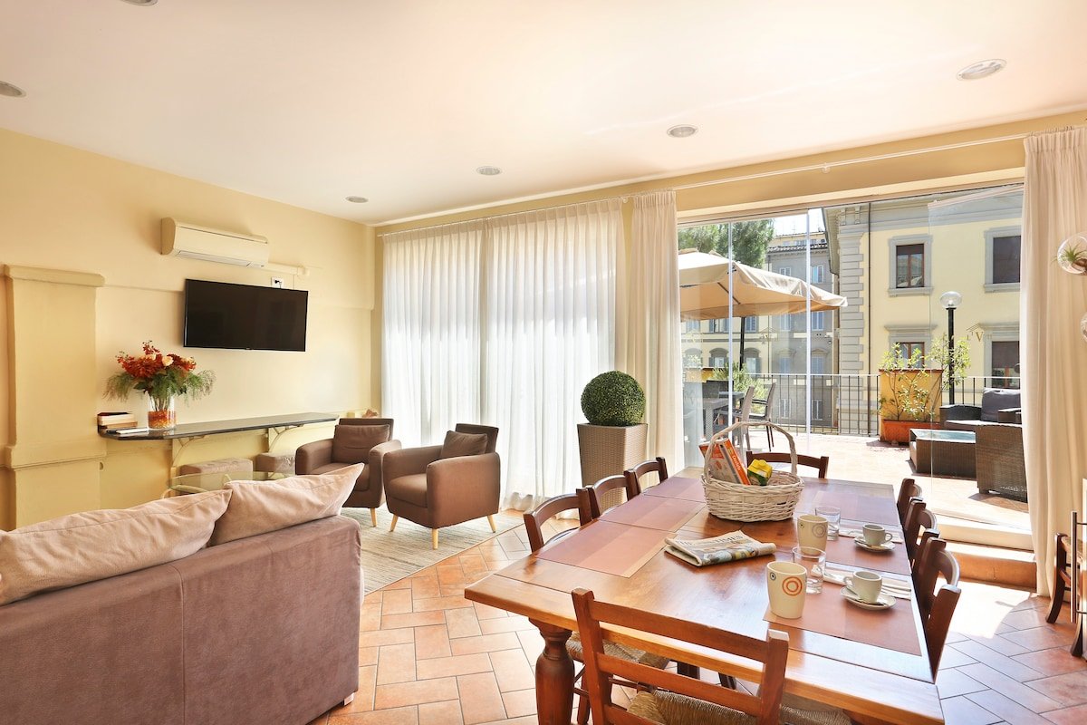 La Terrazza big apartment near Davide Michelangelo gallery image 2