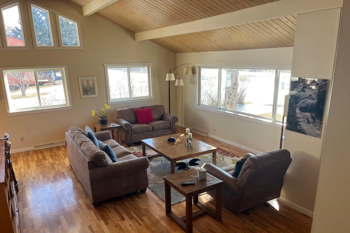 Country Living in the City gallery image 3