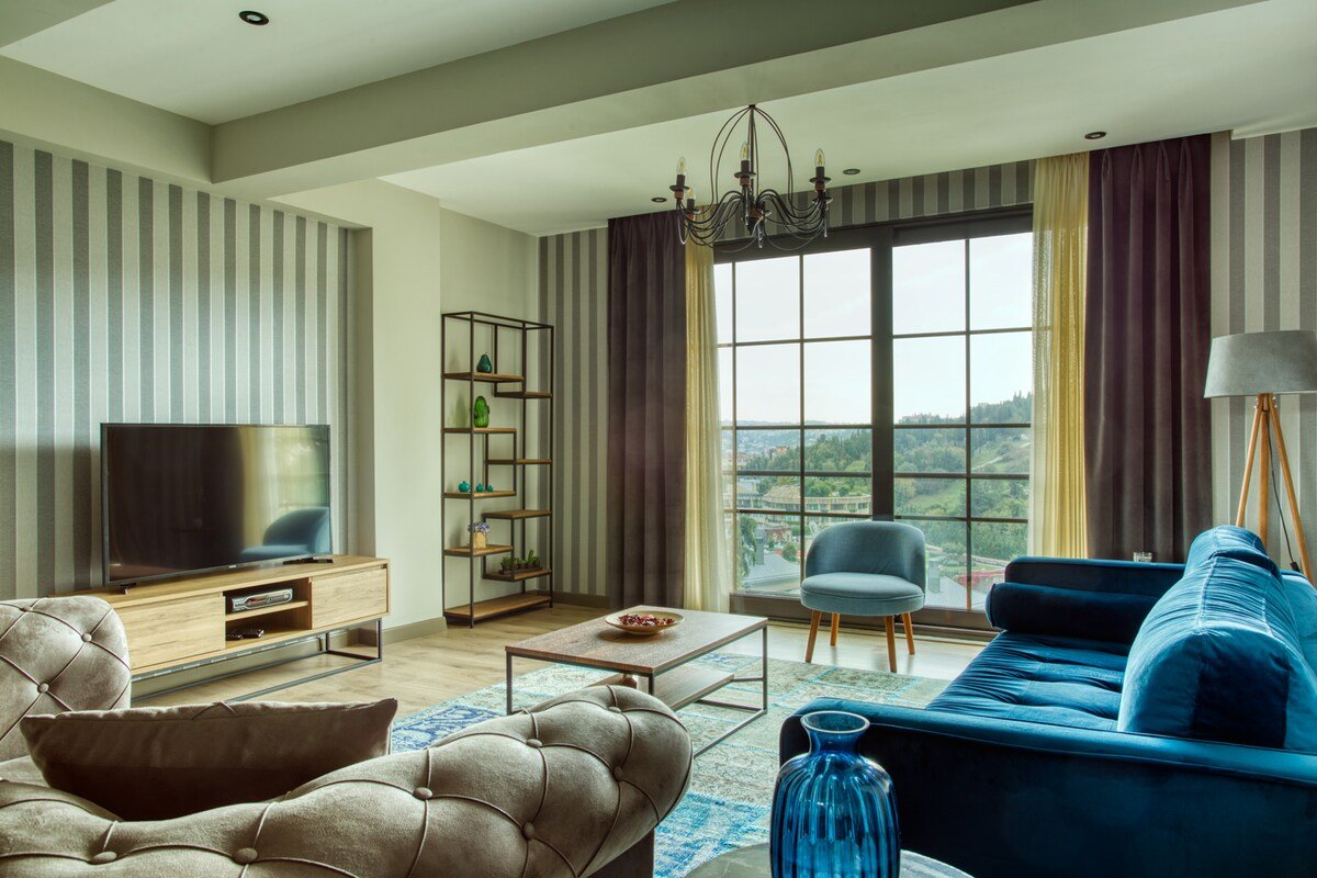 Deluxe Suite – 24/7 Service & Free Daily Cleaning gallery image 3