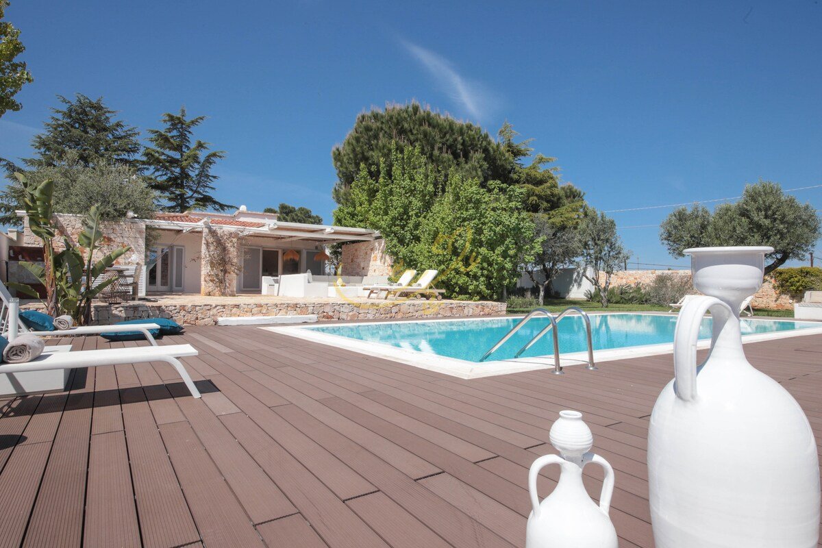 TD Villa Fico Jo Villa with Pool & Lush Garden gallery image 2