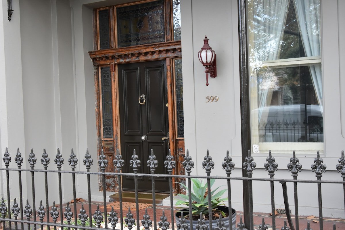 599Luxury – 2min Nth Melb – 10min QVM – Close CBD gallery image 3