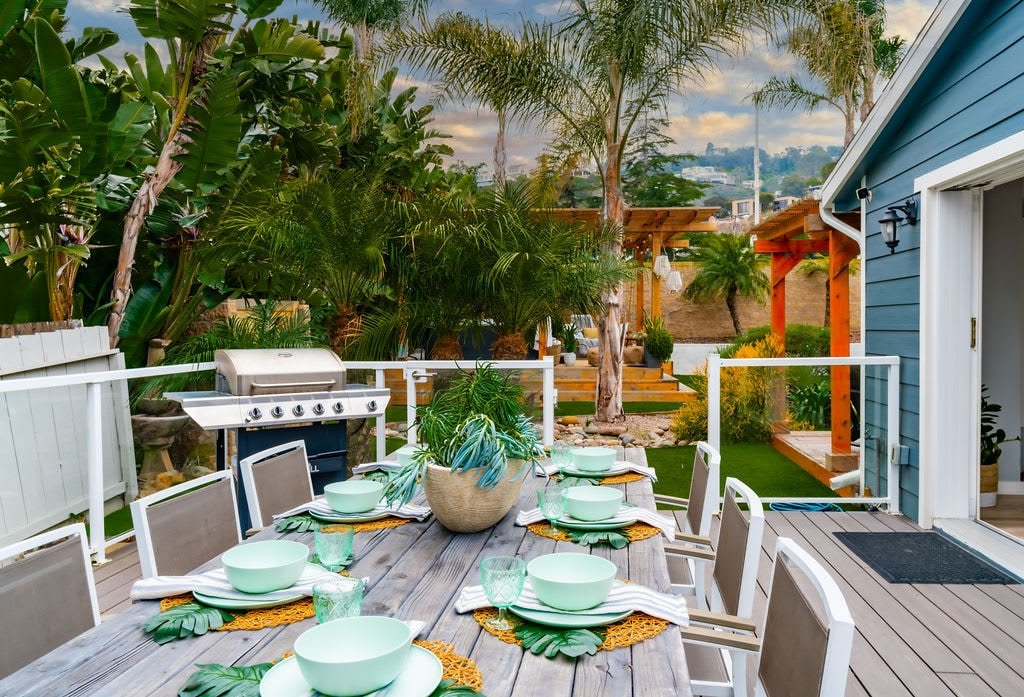 Outdoor Haven with Spa, Sauna, Walk to LJ Shores gallery image 3