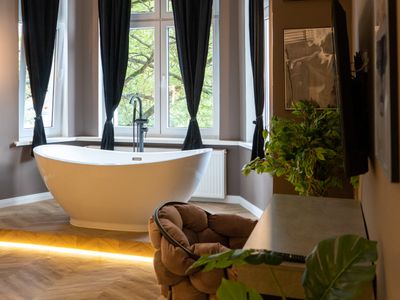 Central Apt. I 120m² •3-Rooms• Balcony & Parkview