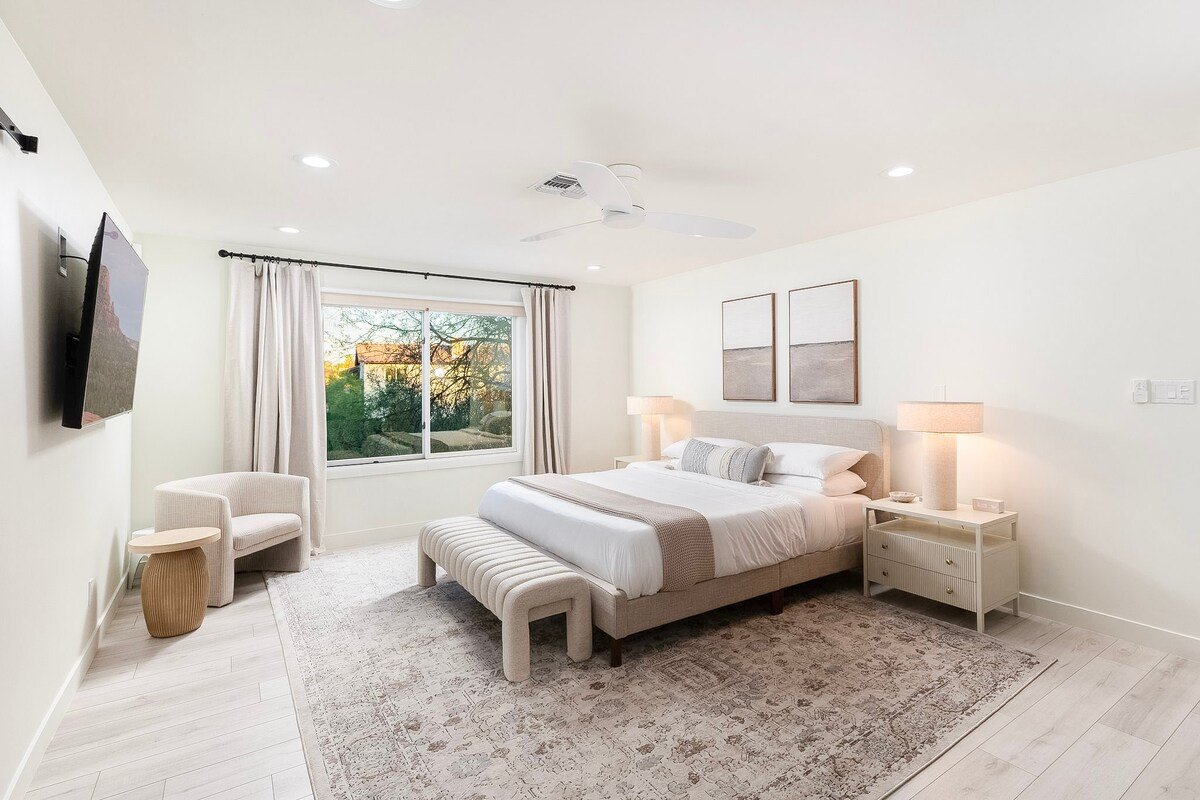 Luxe Oasis with Camelback View and Heated Pool gallery image 3