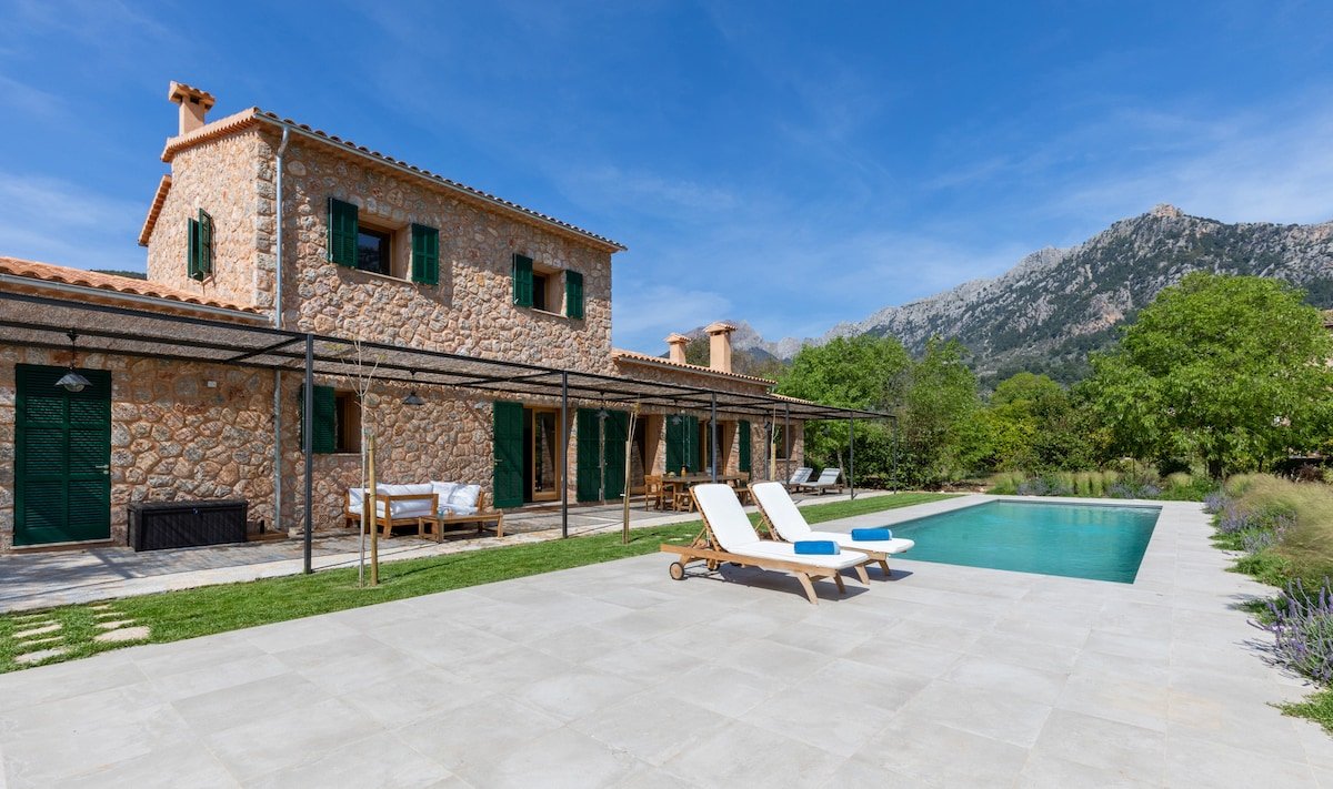 Stone villa with mountain views and quiet gallery image 3