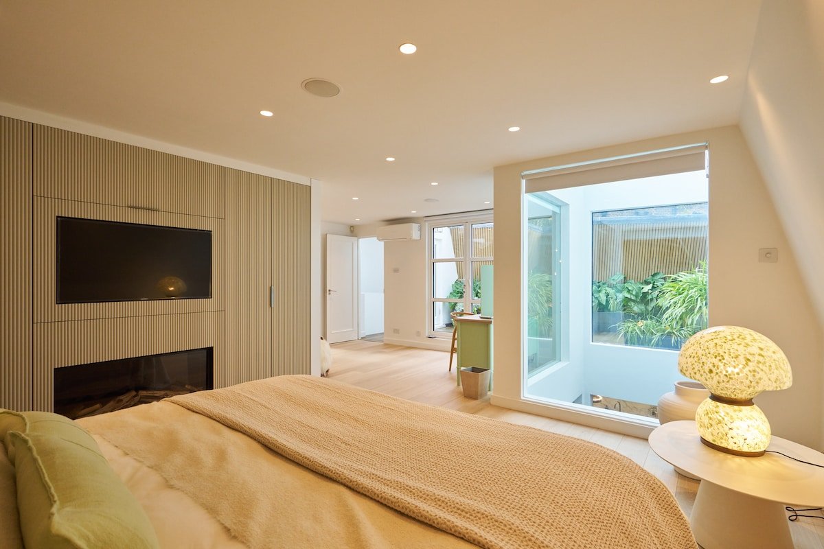 Stunning Designer Mews House in Central London gallery image 5