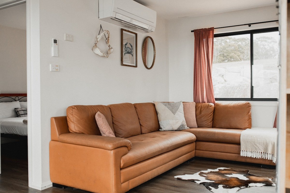 Humbug Bunk House & Hot Tub! gallery image 4